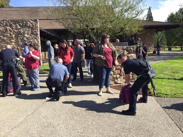 Gunman in Oregon shooting identified - ảnh 1